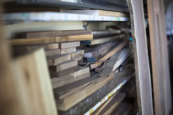 Yığılmış ve woodworker için hazır öğütülmüş kereste.