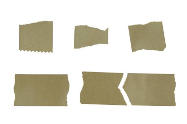 Şeffaf arkaplanda izole edilmiş yırtık kahverengi kağıt parçaları. Kolaj ya da tasarım için doğal dokusu ve pürüzlü karton kırıntıları koleksiyonu. PNG