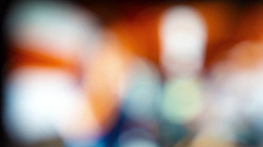 Turuncu ve mavi tonlu bulanık arkaplan.