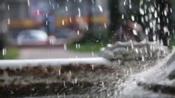 Close up of fountain in city park. Macro. — Stock Video