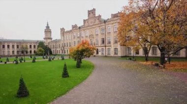 Ukrayna, Kiev Politeknik Enstitüsü Ekim 2020, bulutlu sonbahar günü.