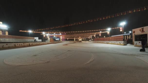 Kiev, Ukraine- January 15, 2021: Time lapse Outdoor public skating rink with ice resurfacing machine — Stock Video