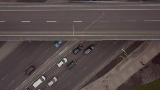 Top view of the road junction and bridges. one of the car lanes is moving slowly. — Stock Video