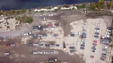 Kuşbakışı otopark kurallarını ihlal ettiği için araçların boşaltıldığı bir yer. Kiev, Ukrayna