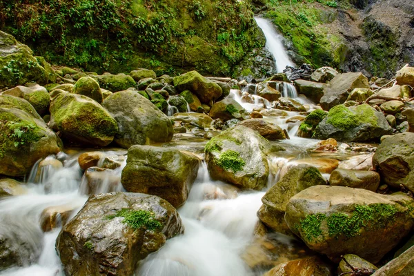 Attractive Waterfall and Green Moss Stone In Forest — Stock Photo, Image