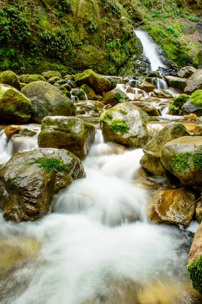 Attractive Waterfall and Green Moss Stone In Forest — Stock Photo, Image