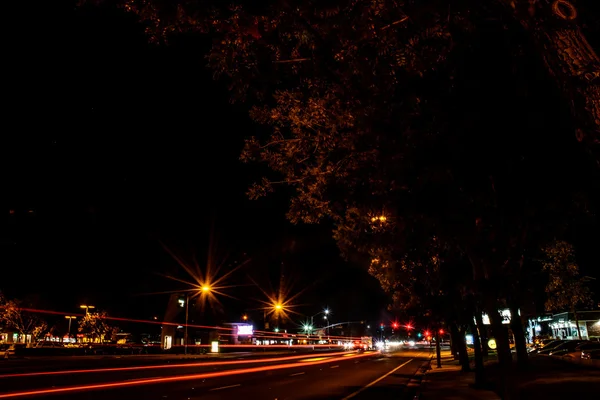 Estrada na noite da cidade — Fotografia de Stock