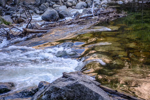 Yosemite nehirde — Stok fotoğraf