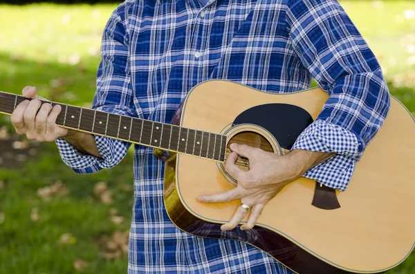 Closeup of man playing guitar. — Stock Photo, Image