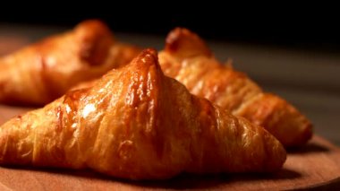 Kruvasan 4K yakın çekim.