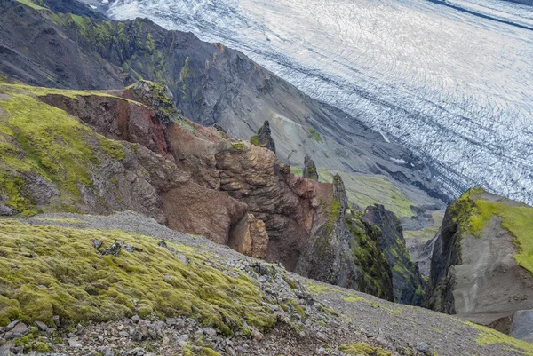 Renkli İzlanda dağlar yosun kaplı - Stok İmaj