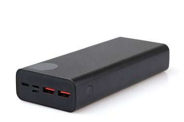 Büyük kapasiteli metal güç bankası beyaz arkaplanda izole edildi.