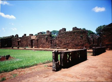  Min, Guarani Cizvit Misyonu, UNESCO Dünya Mirası Bölgesi. Ana tapınak girişi. HASTANLARI ESUITICAS