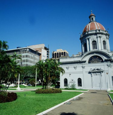 Asuncon, Paraguay 'daki Ulusal Kahramanlar Panteonu. Burası, Paraguay tarihinin büyük kahramanlarının kalıntılarının bulunduğu ülke mozolesi.