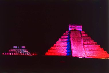 Chichen Itza, Meksika. Kukulcan Tapınağı, El Castillo olarak da bilinir..