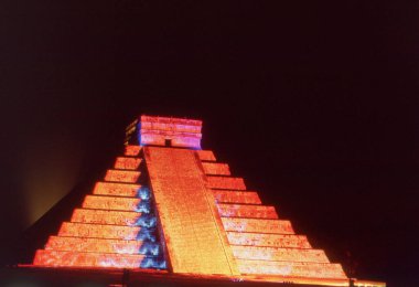 Maya Tapınağı Kukulkan Piramidi, Chichen Itza, Yucatan, Meksika