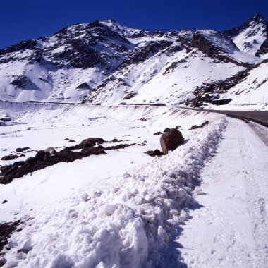 And Dağları 'nda gün doğumu yukarıdan görülüyor.