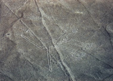 Nasca Geoglyph. Nazca 'nın çöldeki esrarengiz antik çizgileri, Peru. Nasca 'nın çizgileri ve geoglifleri, Peru' daki Pampas 'ın zemin yüzeyine oyulmuş çizimler serisidir. Nazca kültürü.