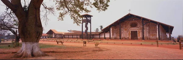 Chiquitos 'un Cizvit Misyonları doğu Bolivya' daki Santa Cruz bölgesinde yer almaktadır. Bu eski misyonlardan altısı (hepsi laik belediyeler) birleşik olarak UNESCO World olarak belirlendi