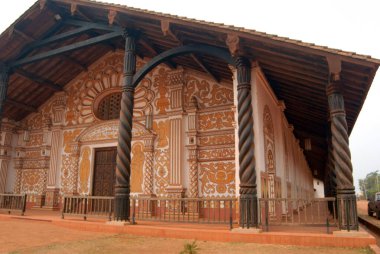 Bölgeyi evcilleştirmek amacıyla İsa Cemiyeti tarafından kurulan Bolivya 'nın Cizvit misyonları, Chiquitos ve Tarija misyonları Paraguay' ın Cizvit eyaletine aitti.,