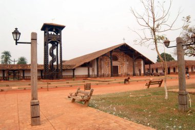 Bölgeyi evcilleştirmek amacıyla İsa Cemiyeti tarafından kurulan Bolivya 'nın Cizvit misyonları, Chiquitos ve Tarija misyonları Paraguay' ın Cizvit eyaletine aitti.,