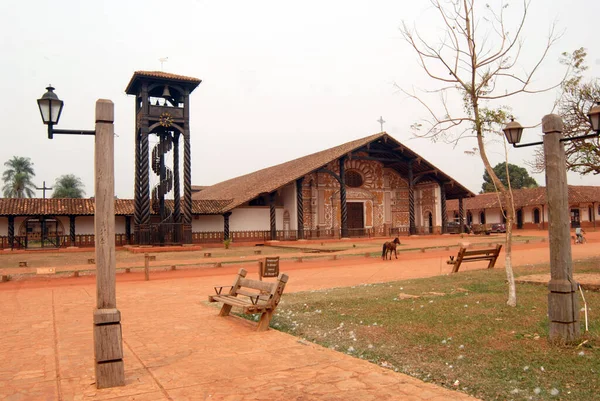 Bölgeyi evcilleştirmek amacıyla İsa Cemiyeti tarafından kurulan Bolivya 'nın Cizvit misyonları, Chiquitos ve Tarija misyonları Paraguay' ın Cizvit eyaletine aitti.,