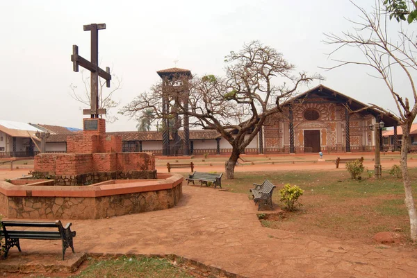 Bölgeyi evcilleştirmek amacıyla İsa Cemiyeti tarafından kurulan Bolivya 'nın Cizvit misyonları, Chiquitos ve Tarija misyonları Paraguay' ın Cizvit eyaletine aitti.,