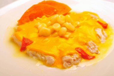 Peru yemeklerine rocoto ve huancaina soslu tiradito balığı denir.