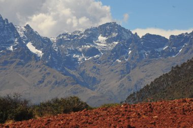 Chicon, Peru 'nun And Dağları' nda, Calca Bölgesi 'nin Cusco Bölgesi' nde ve Urubamba Bölgesi 'nin Urubamba Bölgesi' nde yer alan bir dağdır..