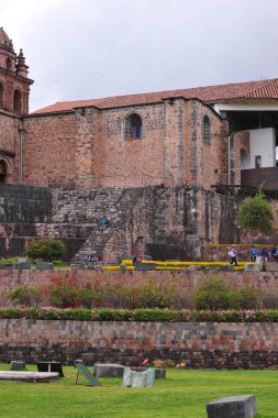 Cusco, Peru 'daki Qorikancha harabeleri ve manastır Santo Domingo.