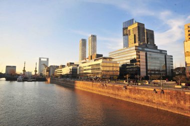 BUENOS AIRES, ARGENTINA - Hilton Buenos Aires Arjantin 'in başkentinde beş yıldızlı bir oteldir. Buenos Aires 'in Puerto Madero ilçesinde yer almaktadır..