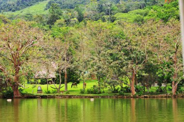 Tarapoto Peru 'daki mavi göl laguna azul, panoramik viux, yağmur ormanı, Amazon