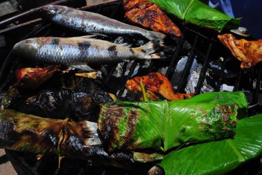 Peru yemeği Fisk iquitos pişirdi.