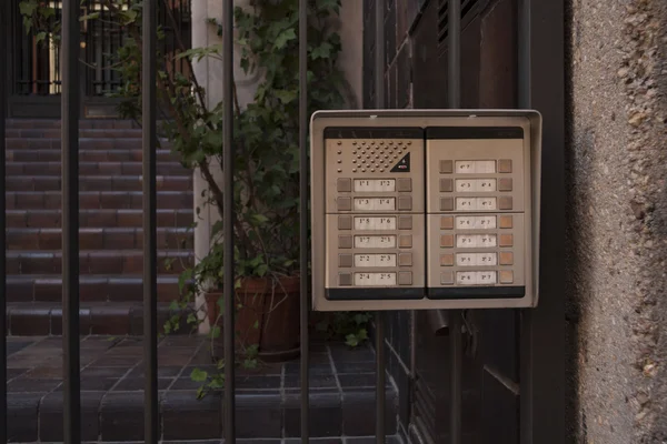 interkom merdiven altına