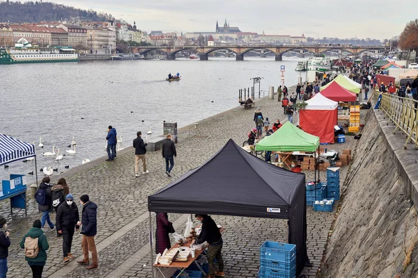 Prag Czech Republic Aralık 2020 Naplavka Çiftçi Pazarı Birkaç Metre — Stok fotoğraf