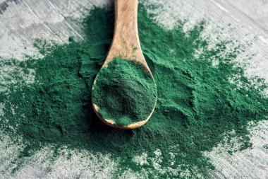 Yeşil spirulina tozu, yaklaşın.