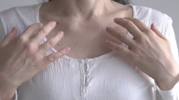 Woman Practicing Eft Tapping Collarbone Point — Stock Video