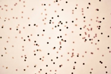 Kayan yıldızlarla hafif arkaplan