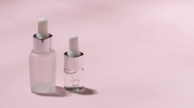 Fotokopi alanı olan, üzerinde ışıklar yanıp sönen iki şişe gerekli yağ.