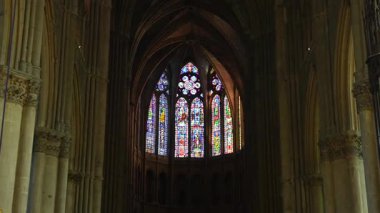 Fransa Katedrali 'ndeki sunak ve sunak.