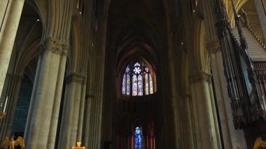 Reims Katedrali Fransa 'da sunak ve vitray pencereler