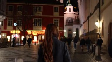 Prag Çek Cumhuriyeti 16 Şubat 2024, Klementinum yakınlarındaki sokakta