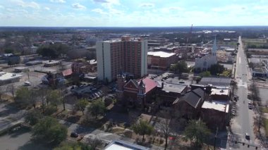 Augusta 'nın mavi gökyüzü manzaralı ve ufuk çizgisi olan insansız hava aracı görüntüleri.