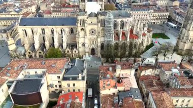 Bordeaux katedrali ve tarihi eski şehrin yüksek irtifa hava manzarası