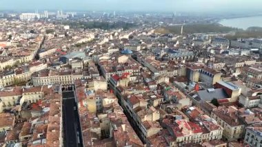 Bordeaux eski şehir silueti üzerinde 360 derece hava manzarası