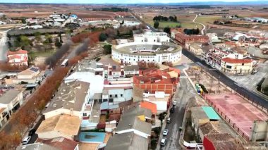Tarazona de la Mancha 'daki boğa güreşinin drone görüntüsüne yaklaşıyoruz.