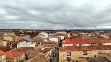 Tarazona çatılarının ve kırsal alanların insansız hava aracı manzarası