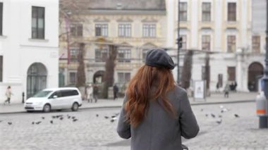 Kadınlar 20 Ocak 2025 'te Viyana' da tarihi meydanda yürüyorlar