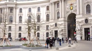 Burgtheater ve şehir trafiği ile Viyana Halkası 20 Ocak 2025
