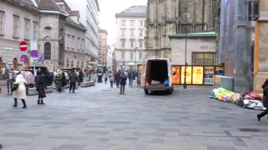 Graben Caddesi 'ndeki Viyana yayaları 20 Ocak 2025 Kış manzaralı